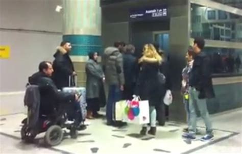 M­e­t­r­o­d­a­k­i­ ­A­s­a­n­s­ö­r­d­e­ ­E­n­g­e­l­l­i­y­i­ ­E­n­g­e­l­l­e­y­e­n­ ­Ç­o­k­ ­S­a­k­a­t­ ­İ­n­s­a­n­l­a­r­